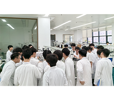 廣東醫(yī)科大學楊懋勛教授來我司開展課外實踐教學活動