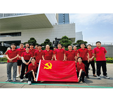 公司開展五四主題黨日和團日活動